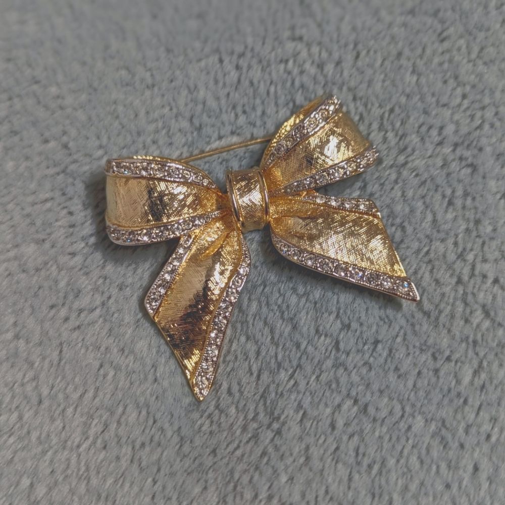 Vintage 1980's Goldtone & Rhinestones Bow Brooche - Picture 2 of 10